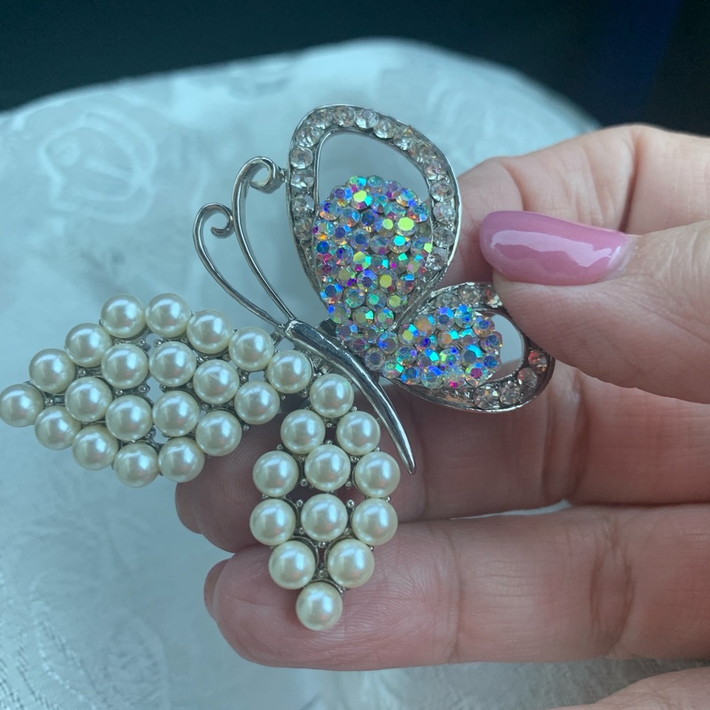 Silvertone Embellished Butterfly Ring - Picture 5 of 6